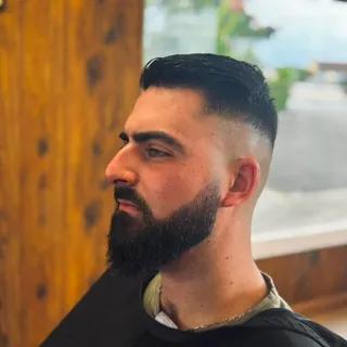 Taille de barbe et dégradé réalisés au salon de Guécélard