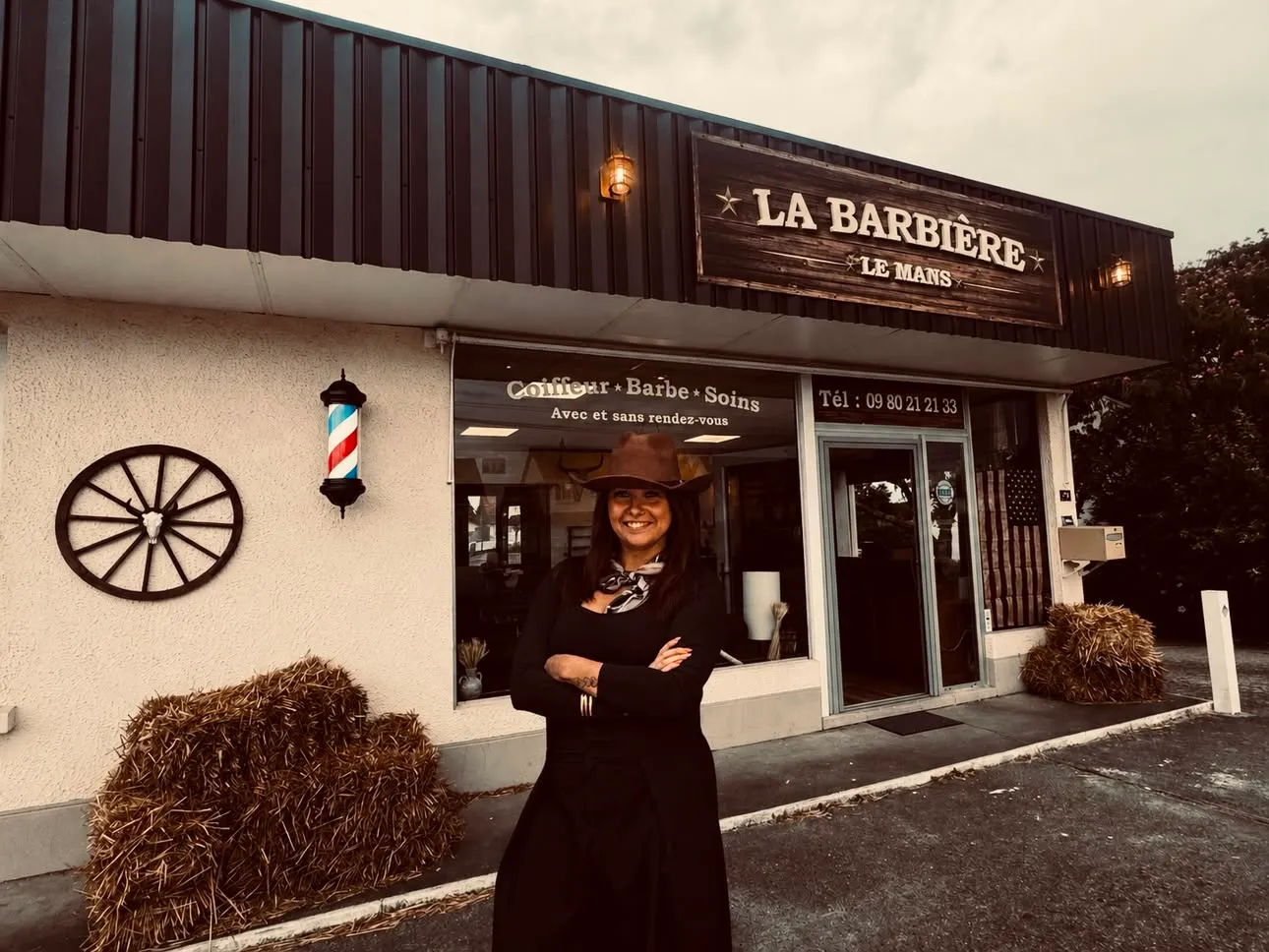 Devanture de La Barbière au 79 bis route Nationale à Guécélard
