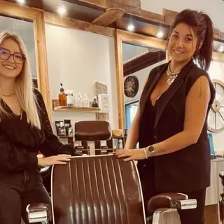 L'équipe de La Barbière Le Mans en salon