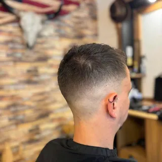 Dégradé américain à blanc vu de dos — Barbier Le Mans