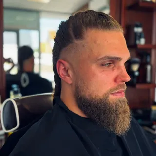 Barbe pleine sculptée et dégradé à blanc — La Barbière